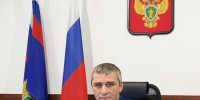 Прокурор Кайтагской межрайонной прокуратуры Гаджимурад Арадахов поздравляет женщин с 8 Марта - Кайтагский район